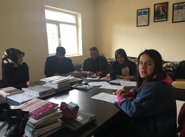 Türk Eğitim Sistemi ve Eğitim Politikaları üzerine yapılan makaleler okunup öğretmenlerimizle müzakere edildi.